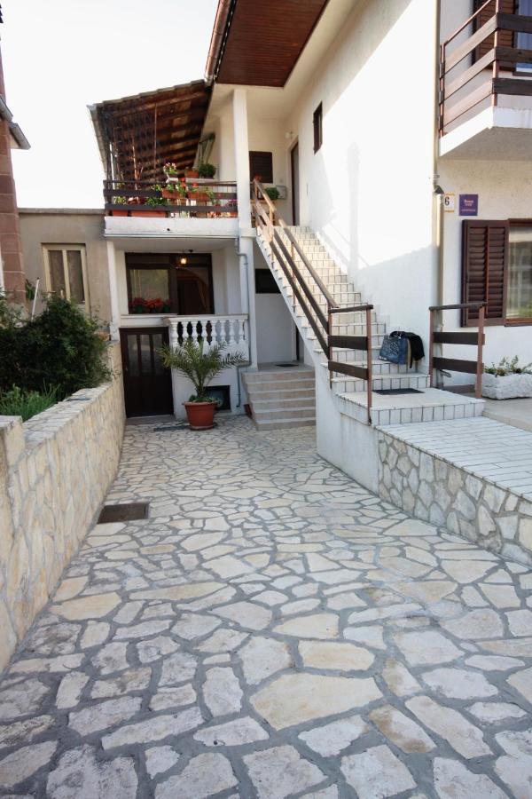 Apartment Vrbnik 5301B 외부 사진