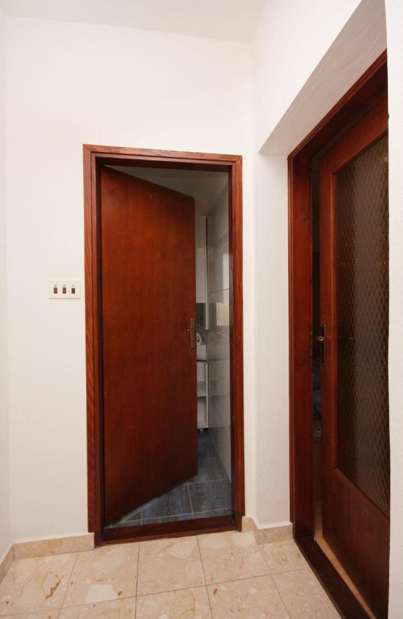 Apartment Vrbnik 5301B 외부 사진