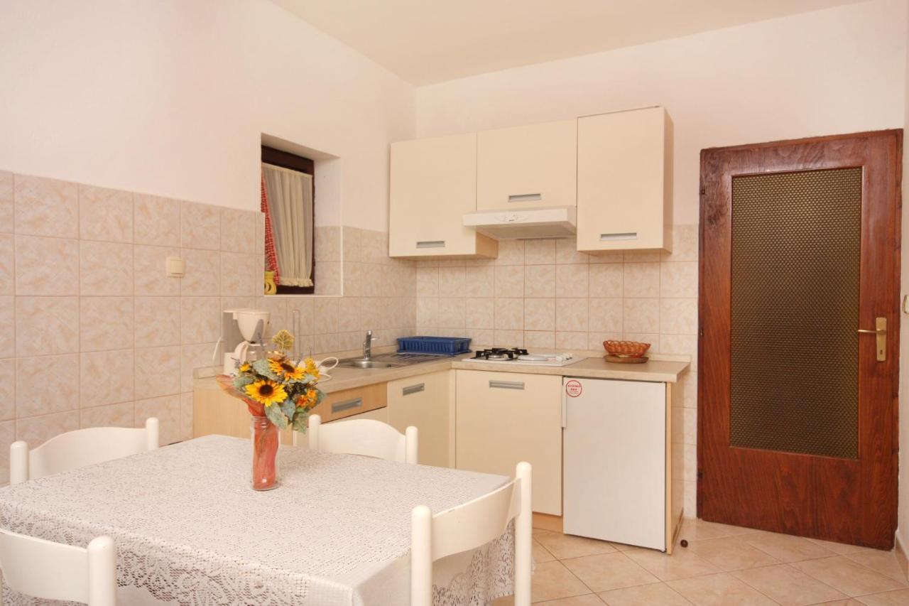 Apartment Vrbnik 5301B 외부 사진